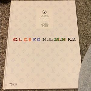 LOUIS VUITTON COFFEE TABLE BOOK